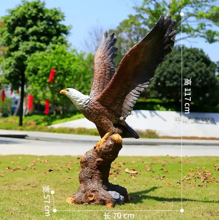 Scultura di uccelli di grandi dimensioni 120cm statua di aquila di falco in resina di fibra di vetro gigante per arredamento parco e patio