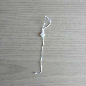Línea de cuerda de etiqueta colgante de ropa de nailon cuadrado redondeado de plástico desechable de doble enchufe en blanco barato para ropa - Product Image 3