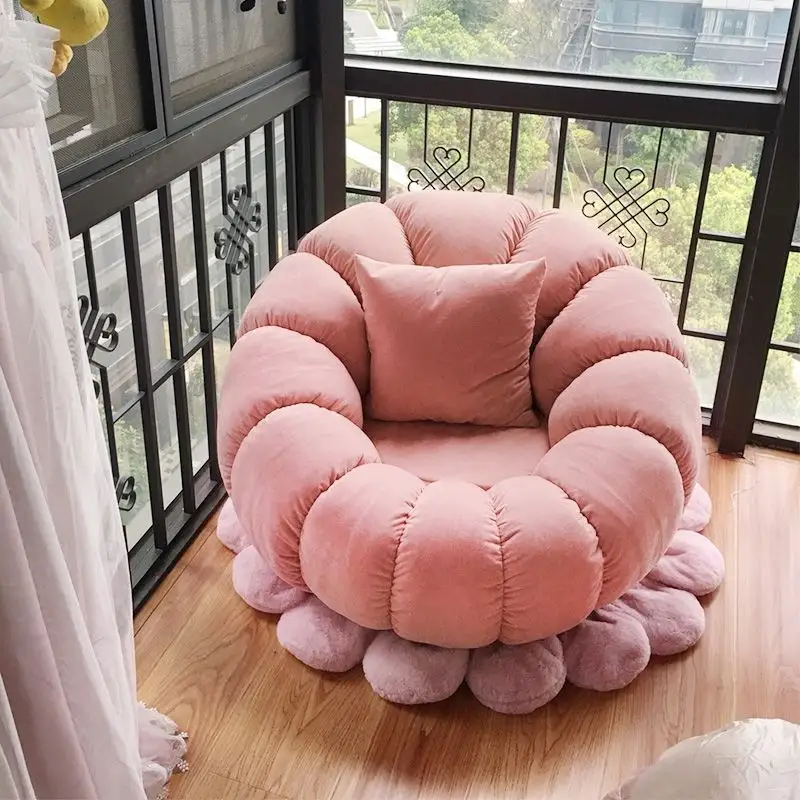 internet-berühmtheit tatami, kürbis lounge-stuhl, kleines sofa mit fußhocker, schlafzimmer, einzelner balkon, lounge-stuhl