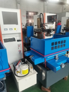Macchina per il taglio del filo CNC ad alta velocità DK7735 EDM macchina da viaggio chiave a lunga potenza cnc edm - Product Image 4