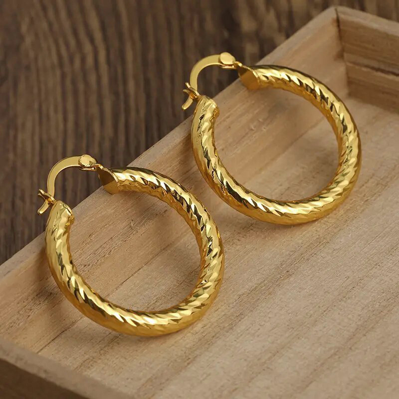 E4689 yellow gold