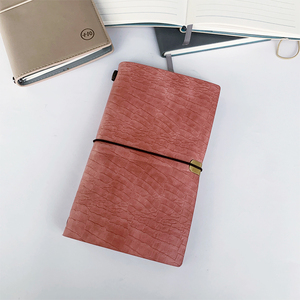 Cuaderno de viaje con correa elástica personalizada, libretas de diario con cubierta de cuero de regalo de PU, Material de PP que restaura formas antiguas - Product Image 1