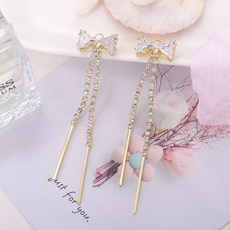 2 zircon bows, 2 diamond chains with sticks