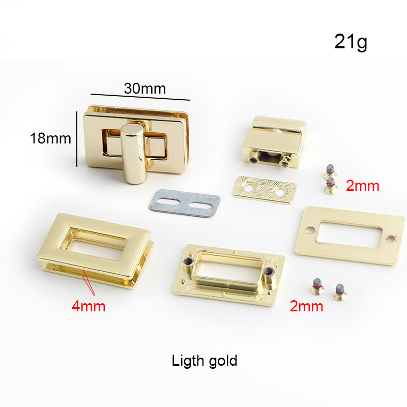 Style 3 : 30 x 18 mm, or clair