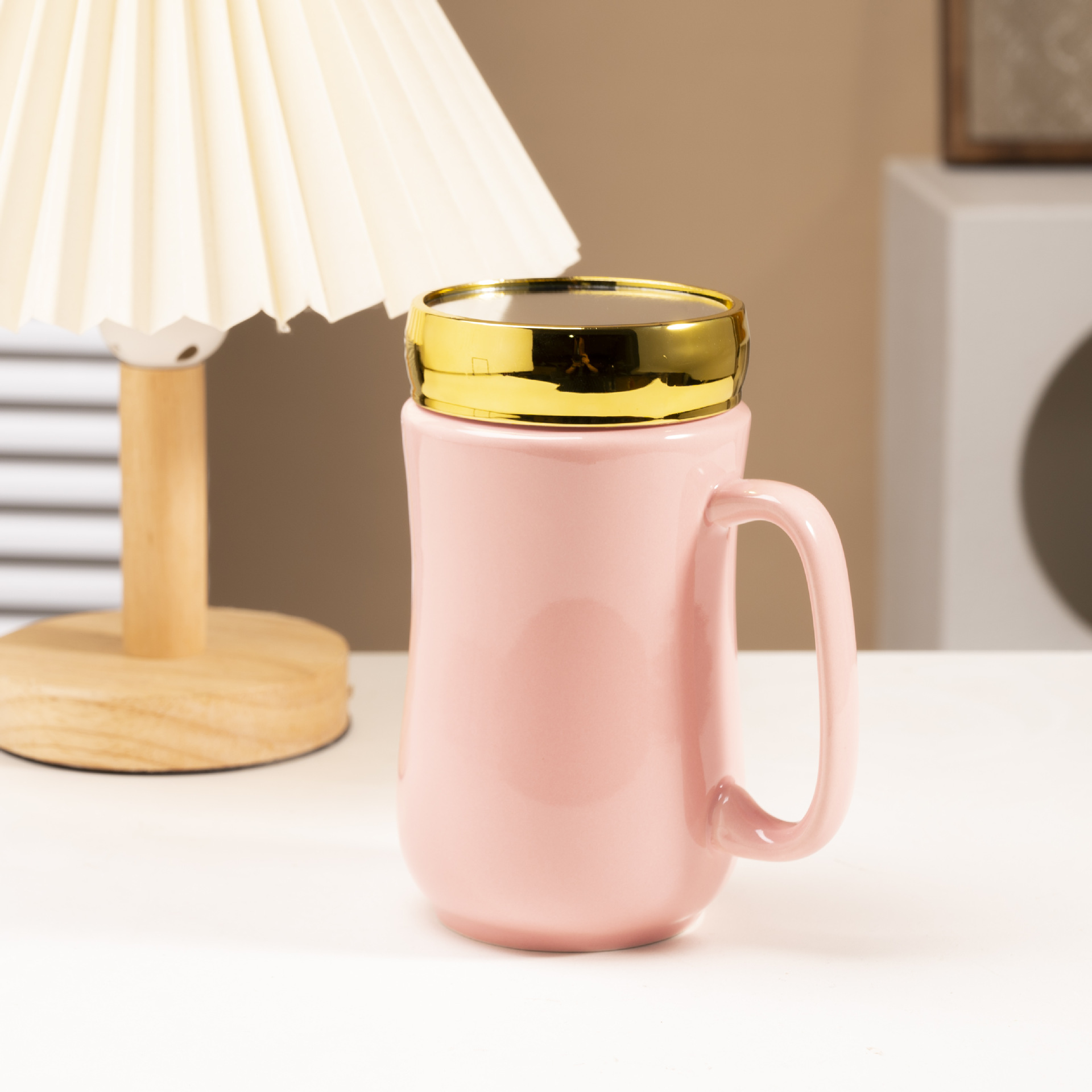 Pink mirror cup