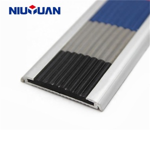 NIUYUAN OEM fabrika özel güvenlik kaymaz kavisli alüminyum merdiven <span class=keywords><strong>Nosing</strong></span> vinil zemin için - Product Image 2