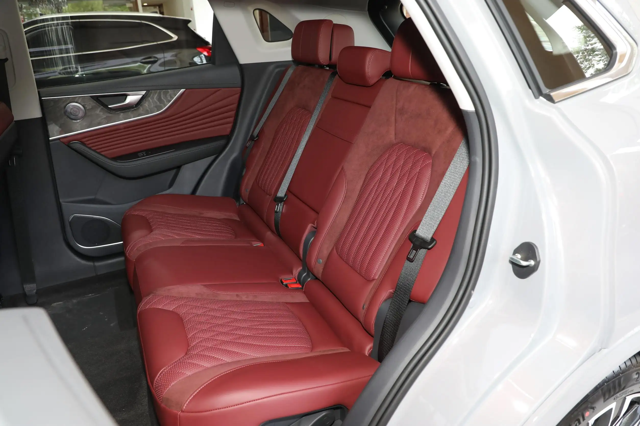 2023 few Hong Qi HS5 SUV mewah Midsize kemudi kiri kualitas tinggi dengan kursi kulit dan panorama Sunroof Volume penjualan tinggi