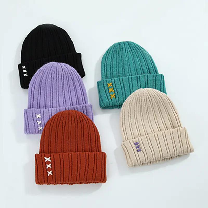 Berretto invernale a righe in acrilico lavorato a maglia di alta qualità cappello in morbida lana Merino berretto con teschio spesso a strisce colorate