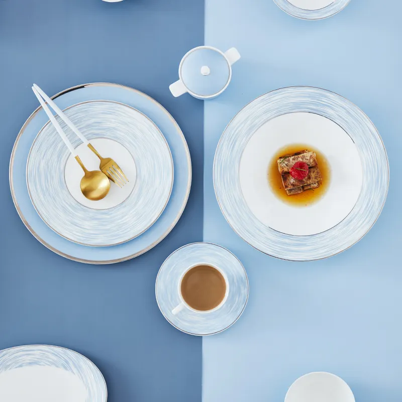 Peralatan Makan Barat Tiongkok Elegan Porselen Halus Piring Biru Royal Makan Malam Set Meja Pengaturan