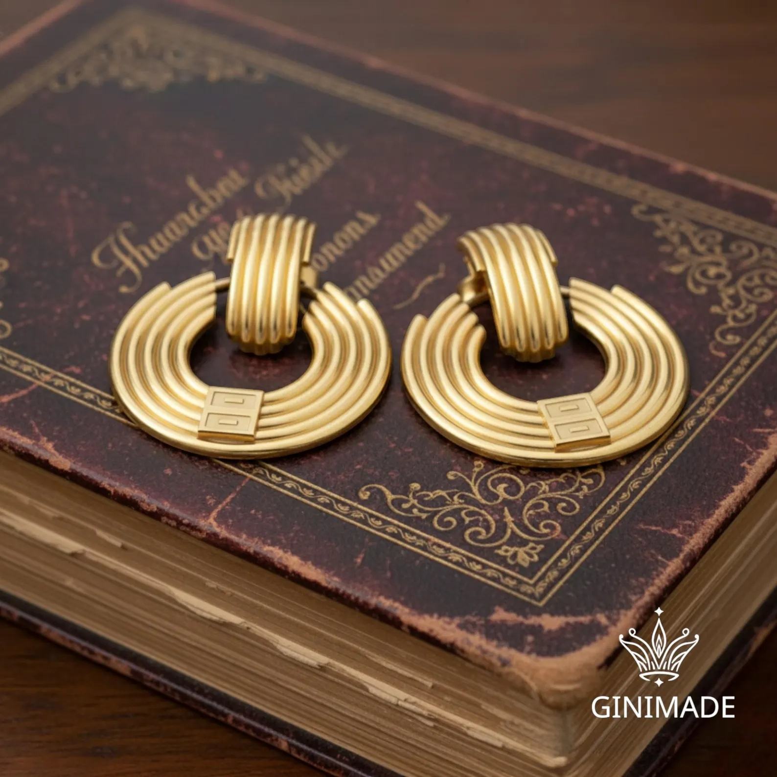 โทนสีทองสีเหลืองเข้ม