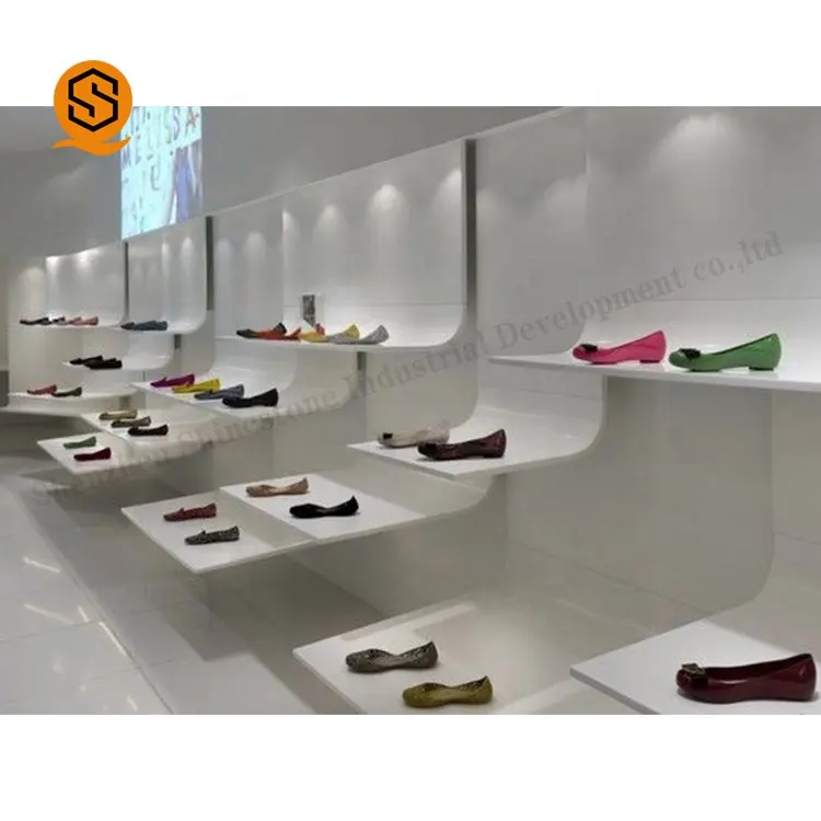 Soporte de exhibición de zapatos personalizado, superficie sólida de acrílico, estantes de exhibición para tienda de cosméticos, diseño de accesorio de exhibición interior