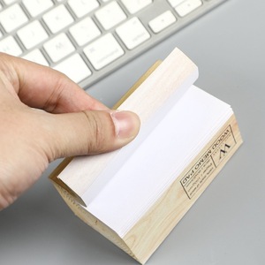 Bloc de notas adhesivas con logotipo personalizado, bloque de notas de papel de impresión completa con paleta de madera, cubo adhesivo de notas adhesivas impresas personalizadas