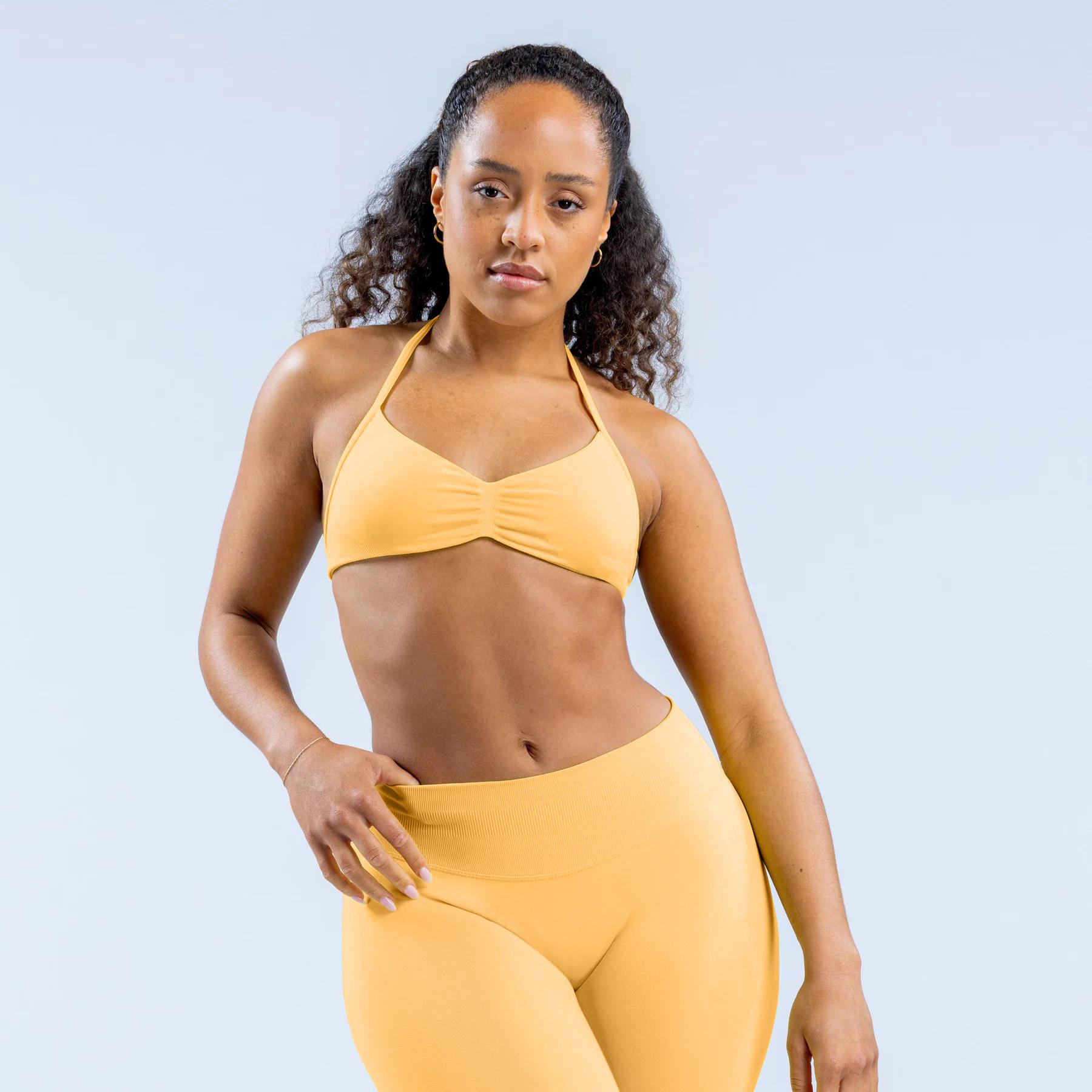 สีเหลือง