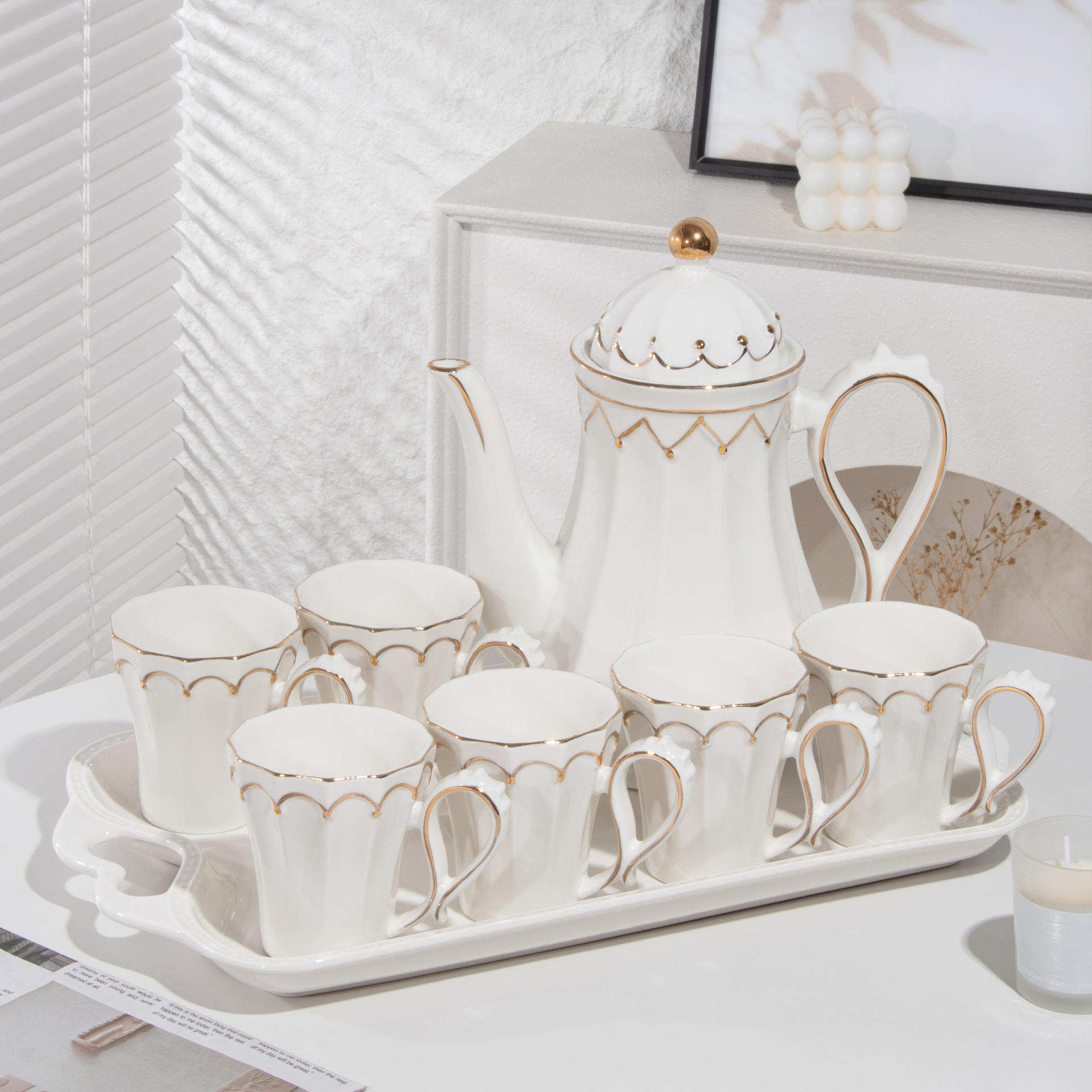 ชุดกล่องของขวัญจานยาวสีขาว