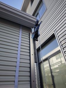 Vente en gros d'usine de portes enroulables modernes avec palan à chaîne manuel portes à volets roulants pour obturateur antivol d'entrepôt d'entrée - Product Image 3