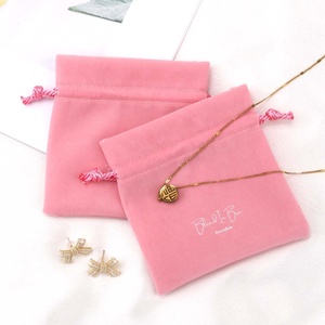 Özel Logo baskılı küçük pembe kadife küpe yüzük ambalaj çanta İpli kadife hediye takı kılıfı - Product Image 2