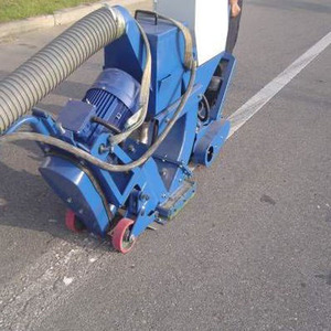 Beton kumlama makinesi yatay bilyeli temizleyici küçük taşınabilir yol yüzeyi kumlama makinesi - Product Image 6