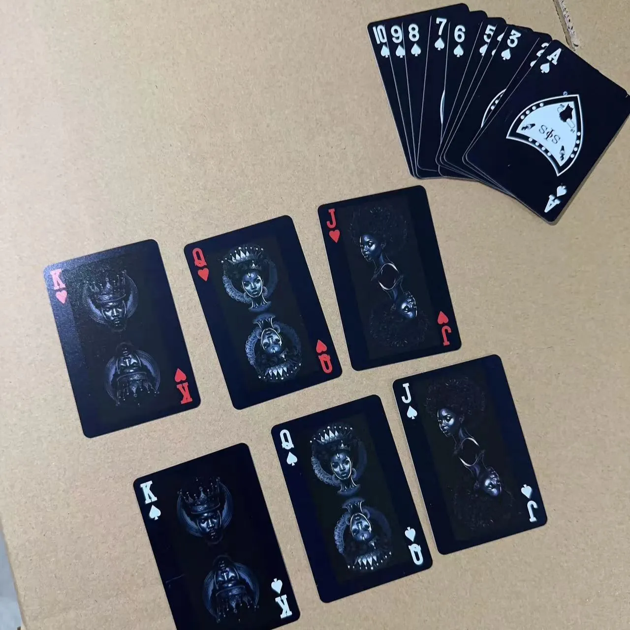 Kotak timah permainan kartu permainan kardus kualitas tinggi kustom cetakan dan kartu permainan promosi Jogo De Baralho Pokerkarte Cartes