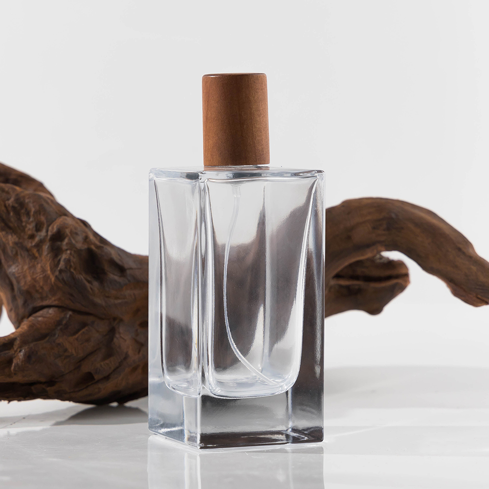 Bouteille carrée transparente + bouchon supérieur en bois + vaporisateur argenté