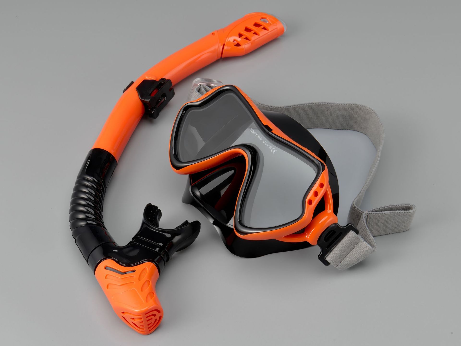 Ensemble noir et orange