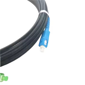 สายเคเบิลใยแก้วนำแสงจากโรงงาน FTTH กลางแจ้ง2ปลายปลายสายตกก่อนยกเลิก1C สีดำ singlemode จัมเปอร์ใยแก้วนำแสงที่มีขั้วต่อ sc/upc