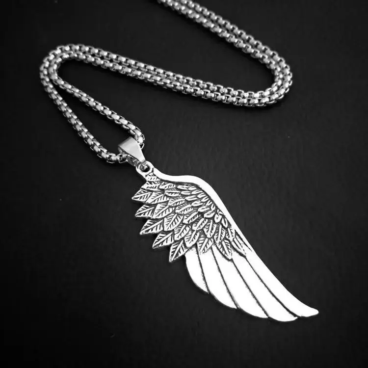 [Acier au titane] Europe et les États-Unis collier d'ailes de bijoux transfrontaliers long pendentif tout collier en acier au titane