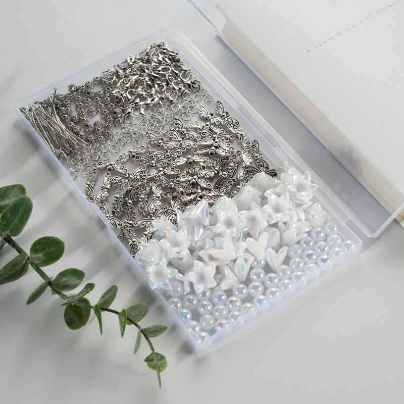 Ensemble blanc environ 350 pièces