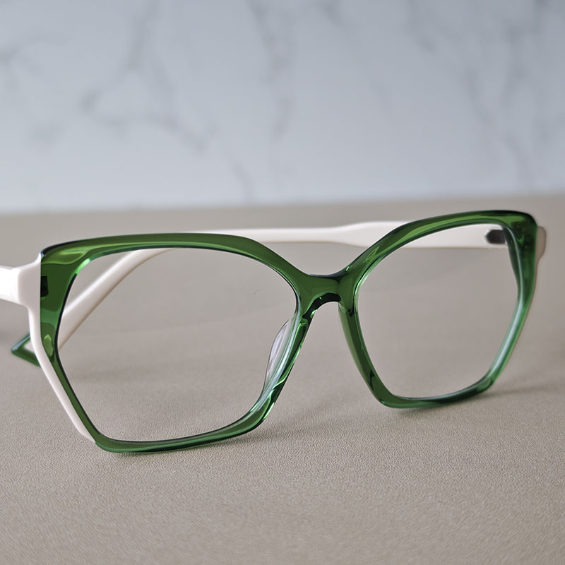 สีเขียวสีขาว