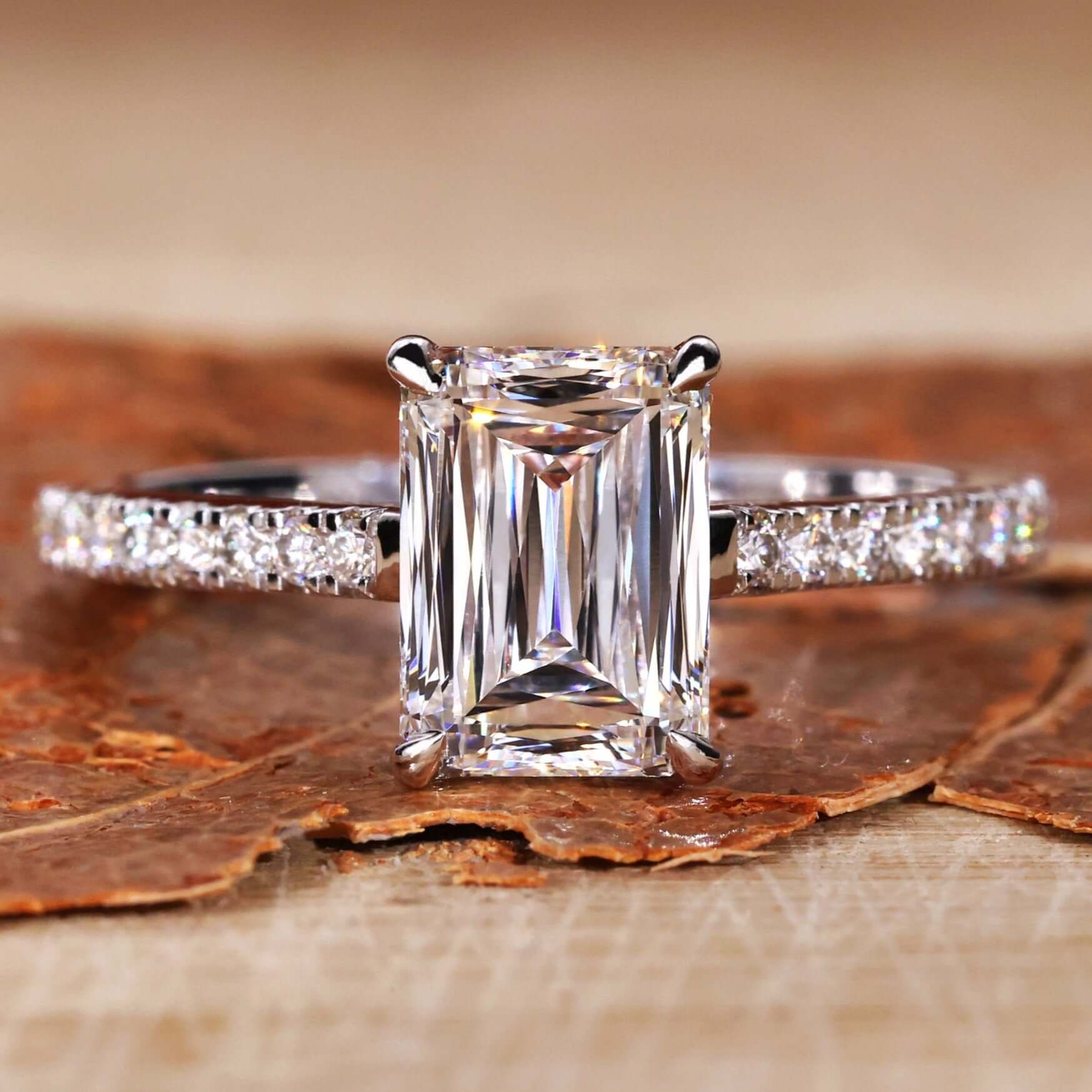 Bague pavée d'émeraudes