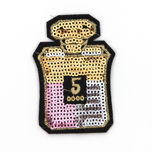 数字设计定制亮片品牌刺绣贴片铁转移亮片贴片t恤 - Product Image 4