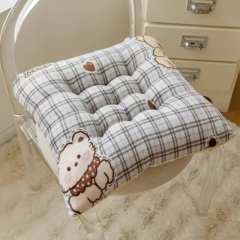 Warm Fleece - หมีนั่งลายตารางหมากรุกสีดำและขาว