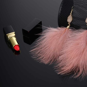Transfrontaliers vente chaude bijoux de mode Européenne et Américaine grande marque boucles d'oreilles exagérées plumes en peluche boucles d'oreilles