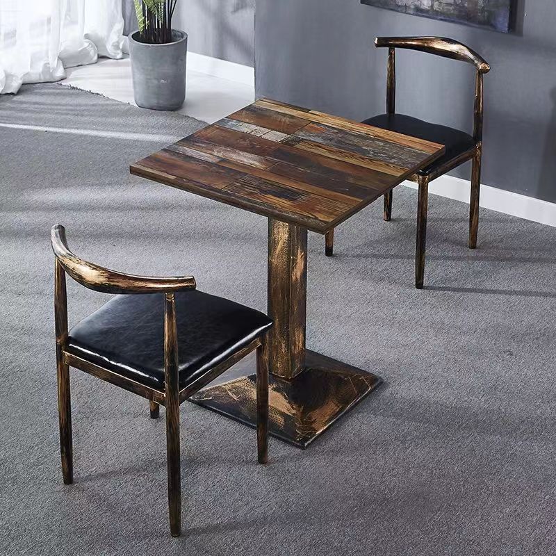 60*60 mesa y dos sillas con piso de luz