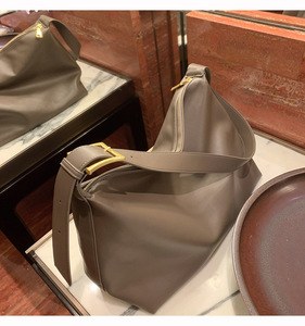 Large Capacity Soft Collapse <strong>Extremely</strong> Simple Style Single Shoulder Crossbody <strong>Bag</strong> New Style with Zipper Tote <strong>Bag</strong>
