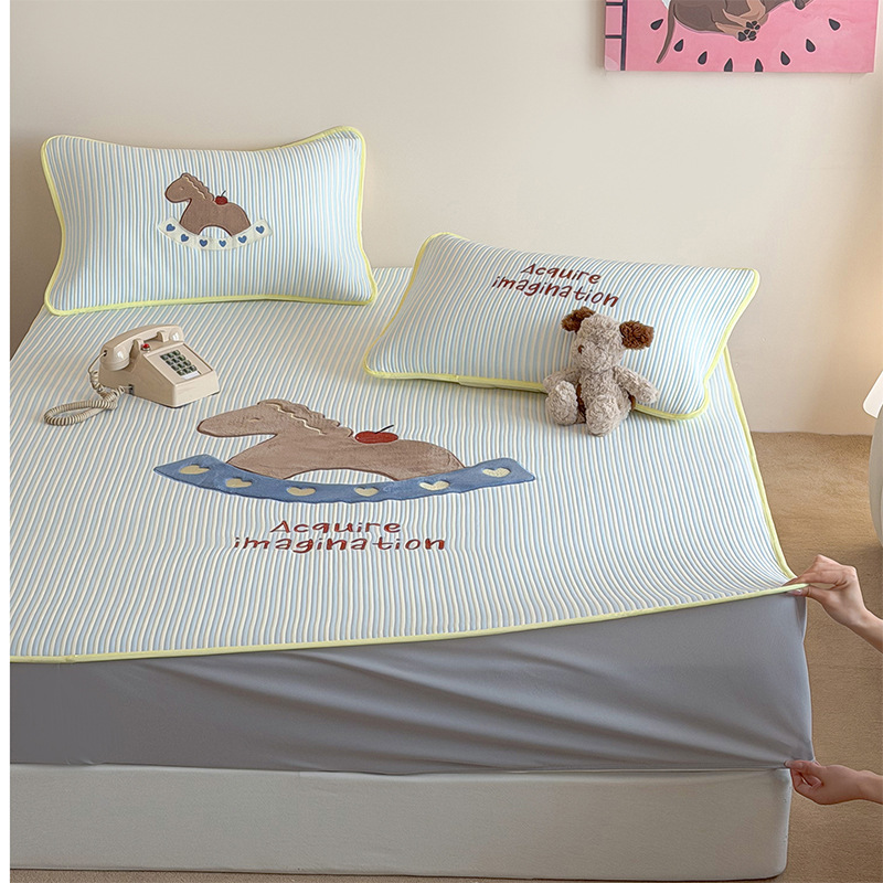 Broderie appliquée en PE - Cheval à bascule en forme de cœur - Drap-housse