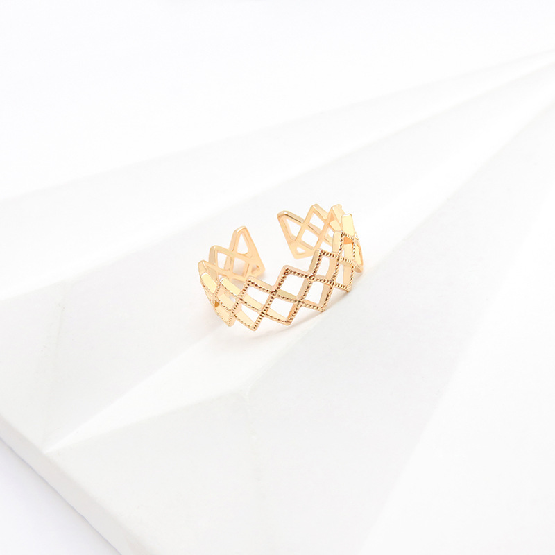 Plain gold (light color)