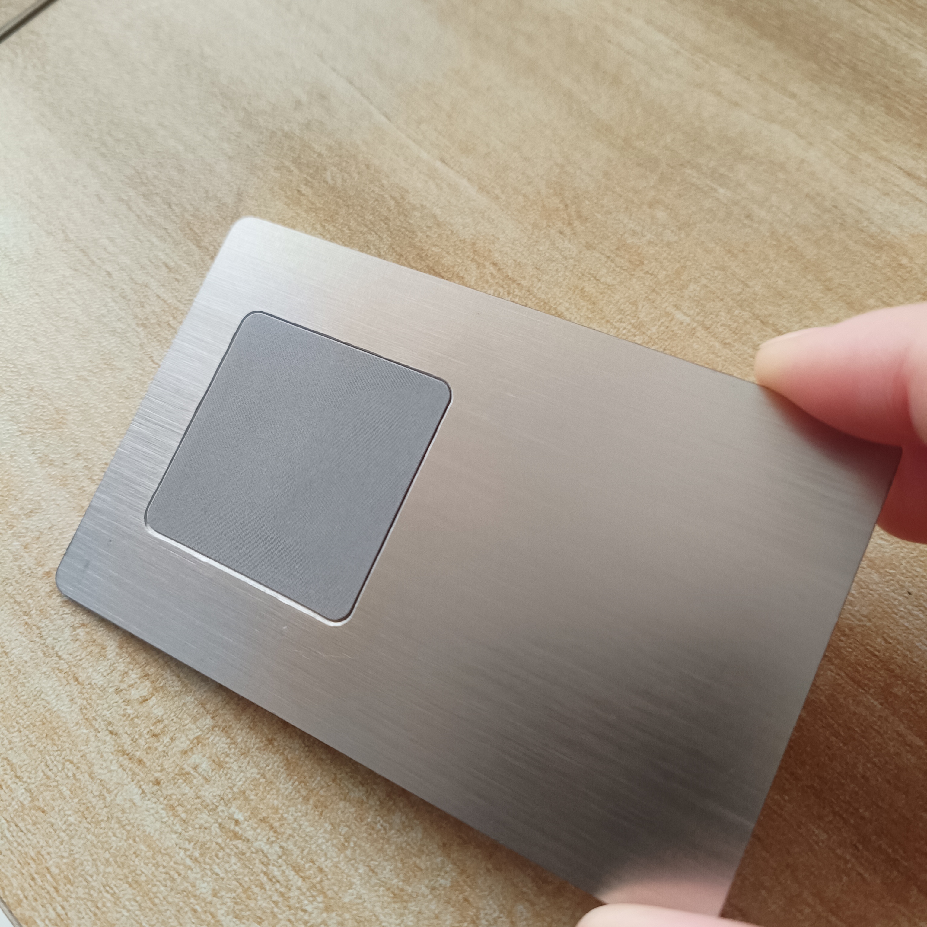 argent brossé avec carré