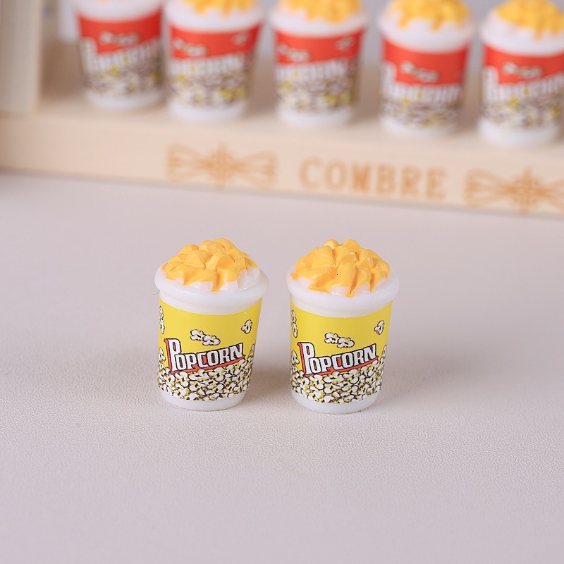 Popcorn coloré, petit et jaune.