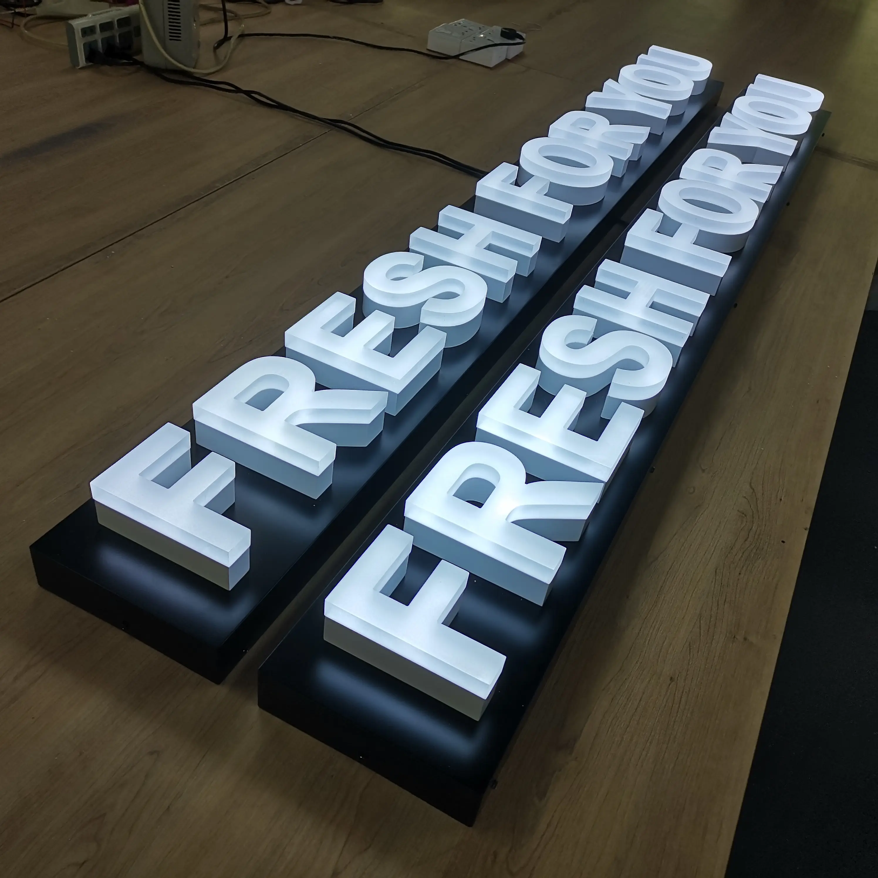 Letreros iluminados de acero inoxidable, letras 3d, acrílico, personalizado, luces LED, Logo