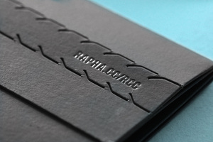 Hộp Quà Tặng Miễn Phí Thành Viên Thẻ Tín Dụng Vip Màu Đen Dập Nóng UV Bán Chạy Biểu Tượng Tùy Chỉnh Hộp Thư Phong Bì Xé Hộp Quà Tặng Bưu Phẩm - Product Image 5