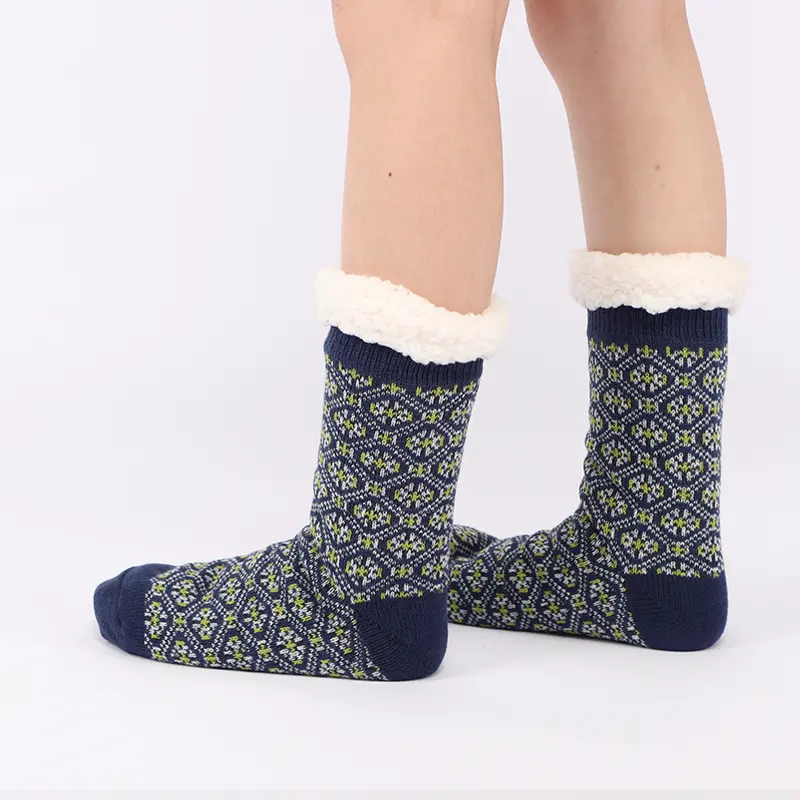 Chaussettes de sol mi-longues pour femmes personnalisées à la mode Chaussettes d'hiver moelleuses pour pantoufles Motif de tricot de loisirs Chaussettes respirantes pour femmes