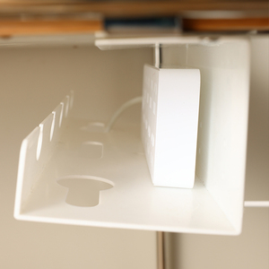 Escritorio de ordenador Wannuo, fila de inserción, ranura de almacenamiento fija sin perforaciones, placa de alimentación, estante de almacenamiento de plástico, organizador de cables debajo del escritorio - Product Image 5
