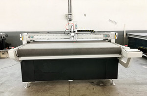 CNC-Stoffmuster schneide maschinen mit oszillieren der Klinge zum Schneiden von Rollen tüchern mit automatischer Lade entlade vorrichtung - Product Image 2