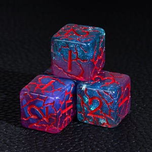 ลูกเต๋าเกม RPG D & D ทำจากเรซินสำหรับการพนันลูกเต๋าหกด้านลายกาแล็กซีมีแววดาวสีม่วงใสออกแบบได้ตามต้องการ - Product Image 2