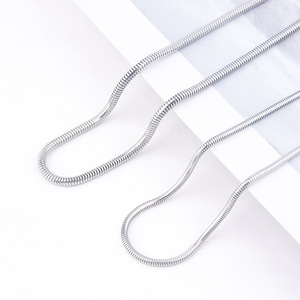 ラウンドスネークチェーン0.9mm1.2mm 1.5mm <span class=keywords><strong>2.0mm</strong></span> 2.4mm 3.2mmシルバーステンレススチールレディースネックレスラウンドスネークチェーンチョーカーネックレス