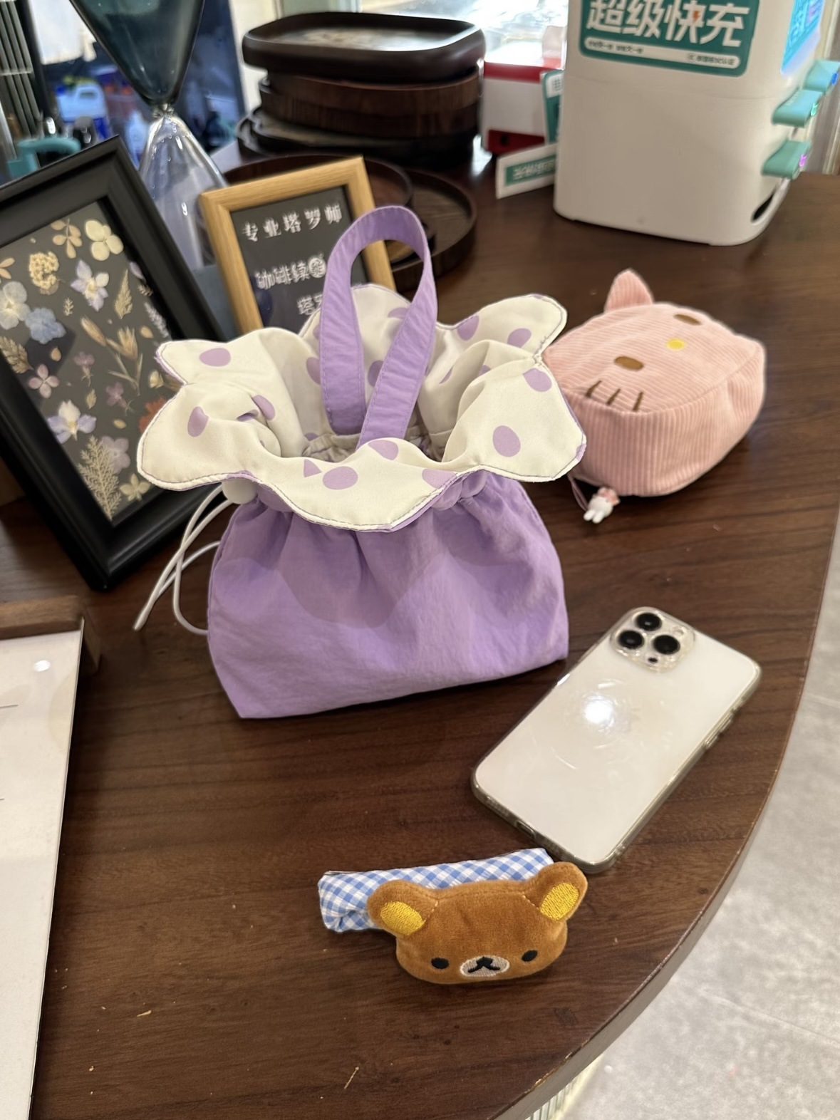 Borsa a fiori con pois ondulati viola