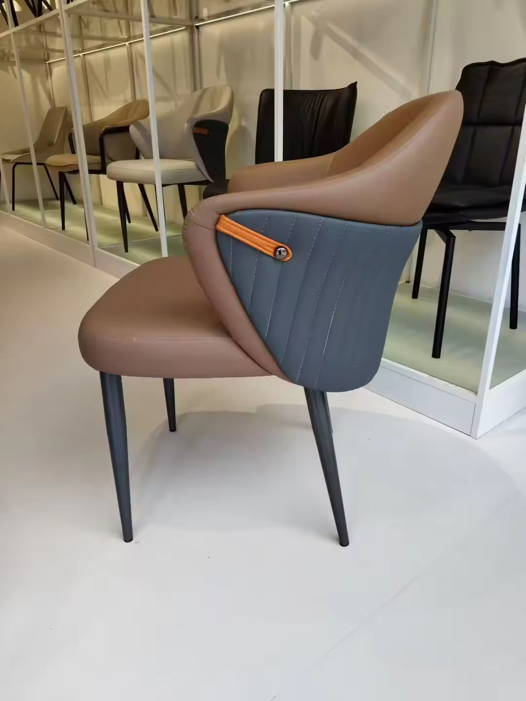 Cuir marron + dossier gris foncé