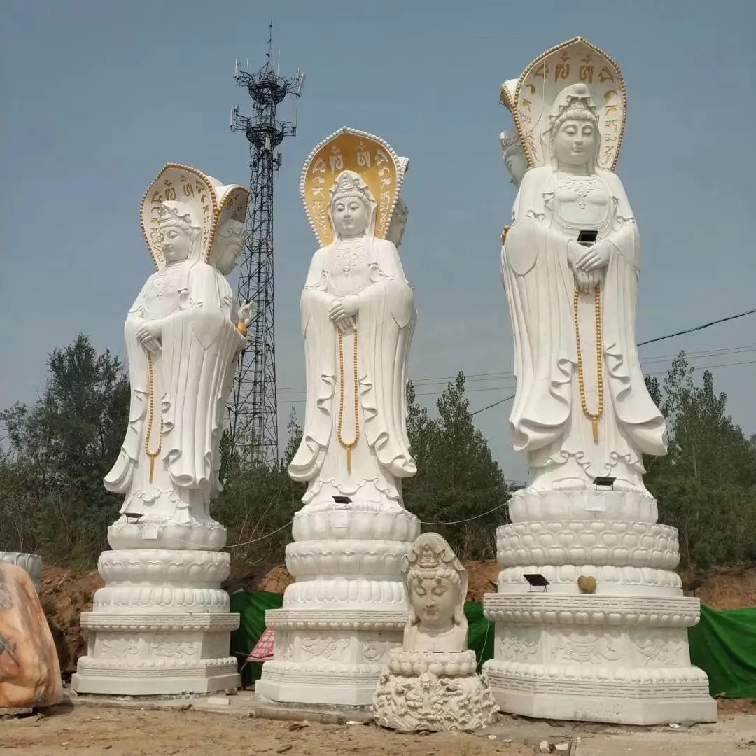 Scultura cinese di grandi dimensioni intagliata a mano statua di guanyin in marmo bianco a tre facce in vendita
