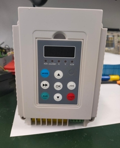 Inversor de bomba solar monofásico a monofásico, salida de entrada de CA de 220V, controlador de accionamiento MPPT VFD para sistema de riego fuera de la red