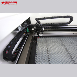 Daqin Automatic Tempered Glass <strong>Cutting</strong> <strong>Machine</strong> <strong>Mobile</strong> <strong>Cover</strong> Sticker Design Cutter with CO2 <strong>Laser</strong> System 40W Power Controller